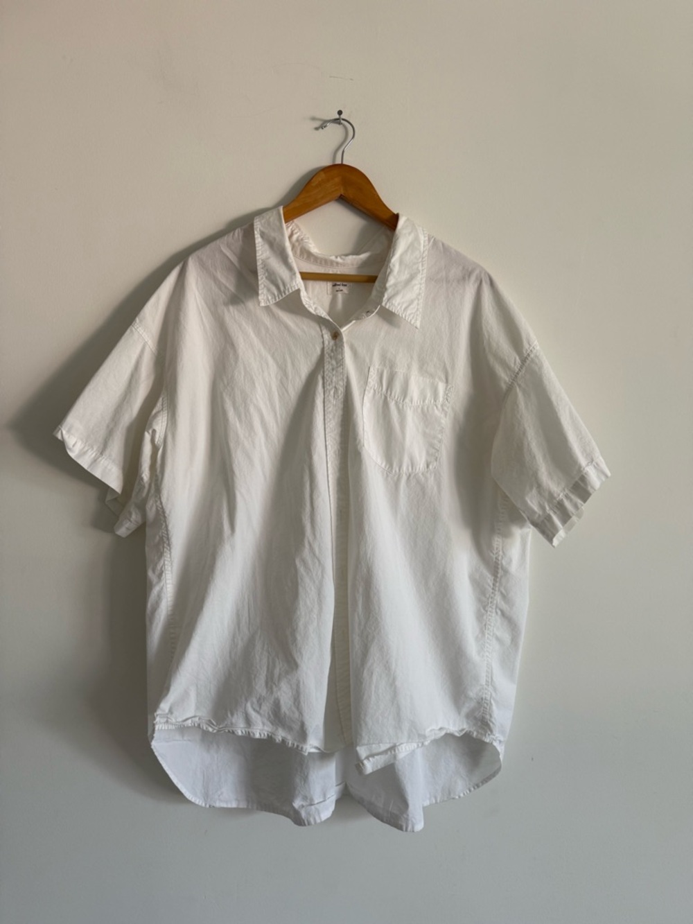 Aritzia White Boxy Short-Sleeve Button-Up Shirt